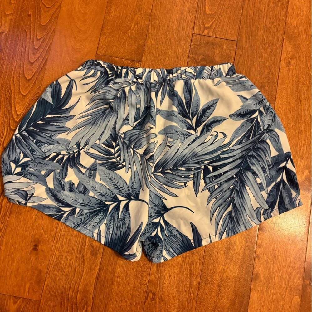 Patterned Shorts - Picture 3 of 4
